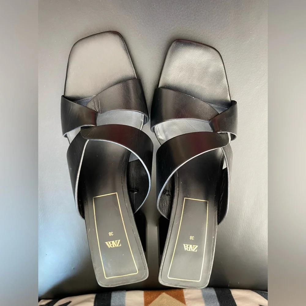 New black shoes , Zara - Picture 1 of 4